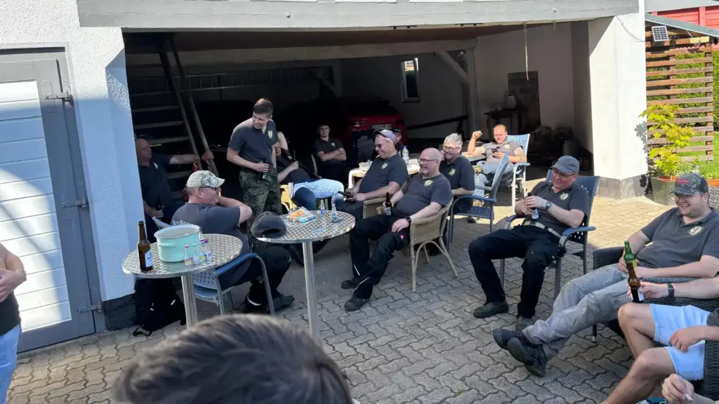 Buschkolonne schmückt Brochthausen fürs Schützenfest 2026